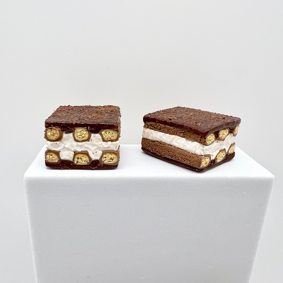 Tiramisu Place Card Holders – Set of 4 – Handmade Clay Mini Dessert Table Décor - Picture 6 of 16